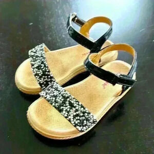 Link size 7C sandals